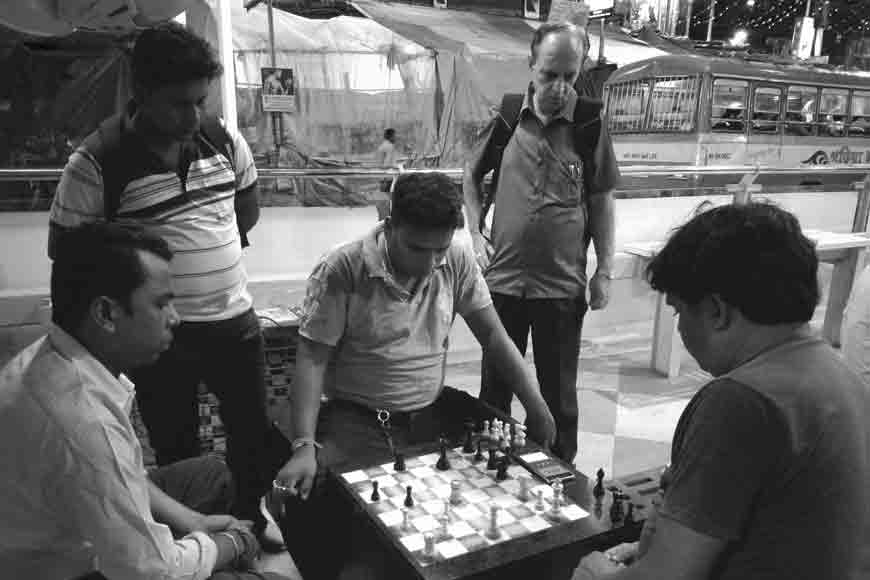 Chess Club  Meet some of the regular chess players and members of the  Gariahat Chess Club, under Kolkata's Gariahat flyover - Telegraph India