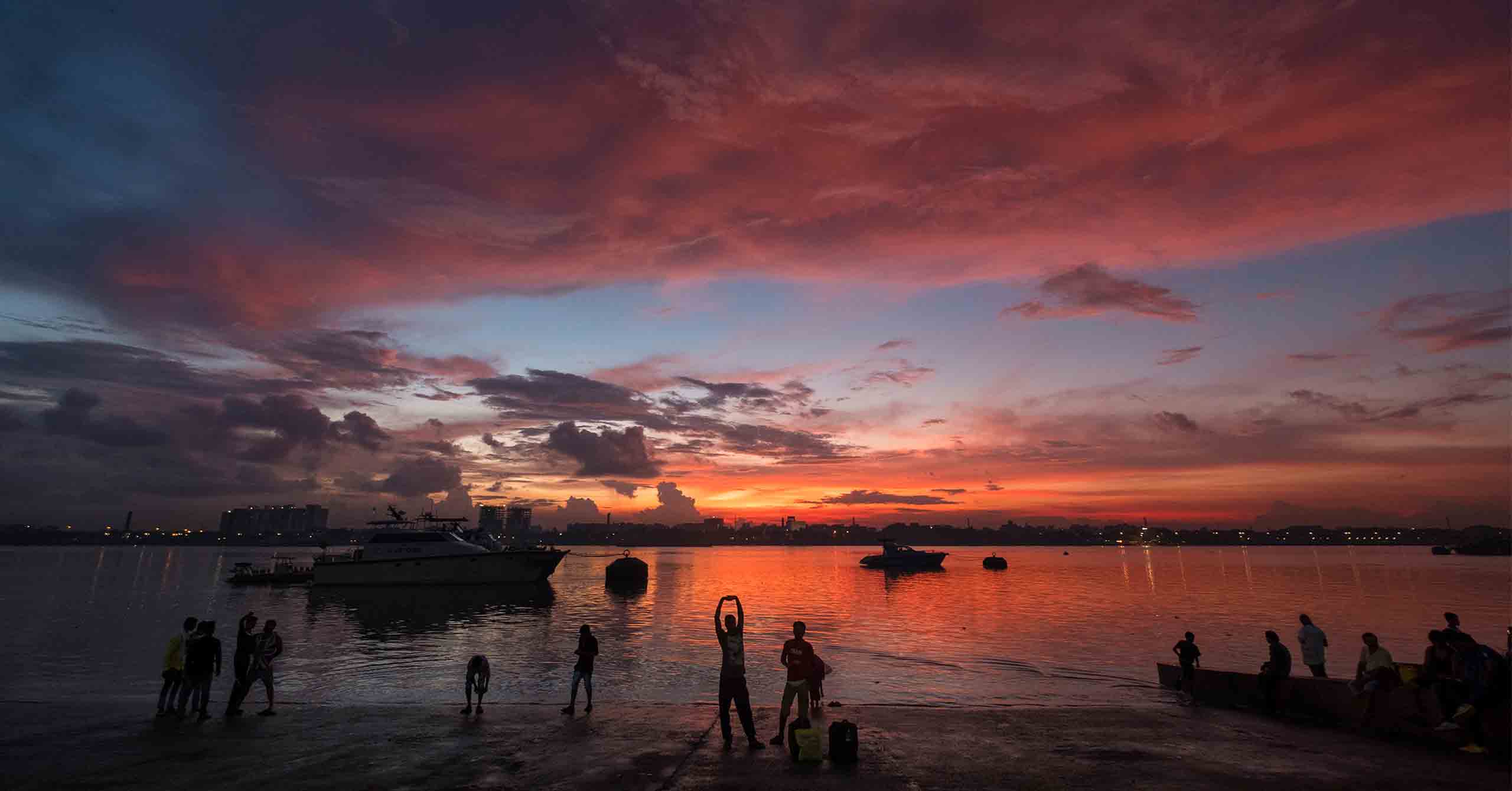 The sky over river Hooghly