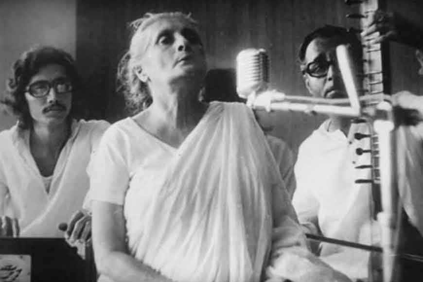 Satyajit Ray made a bride of Jorasanko Thakurbari sing for his movie