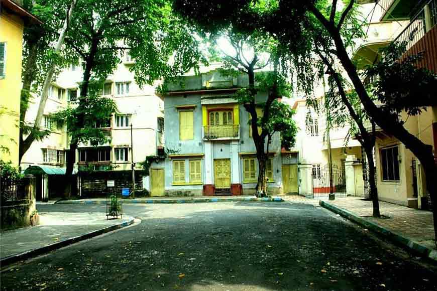 Century-old Barrister Babur Bari being guarded by 4 women from landsharks - GetBengal story