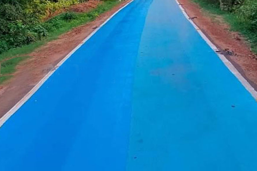 Burdwan welcomes a blue road made by discarded plastic!