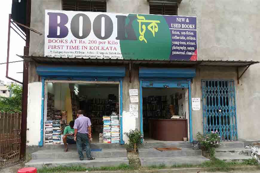 A city book shop selling books by kilos