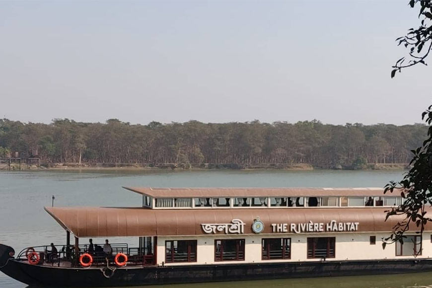 JOLOSHREE -- The Restaurant Boat in Chandannagar