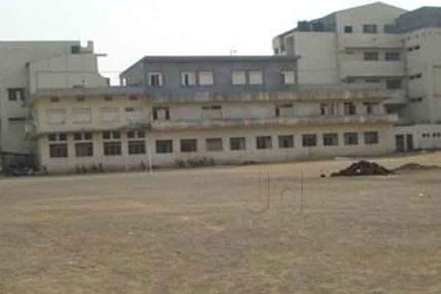 hundred-year-old Bengali school and library of Nagpur