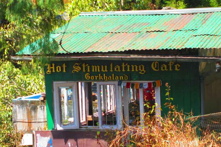 Stimulate your brains at Hot Stimulating Café! of Darjeeling