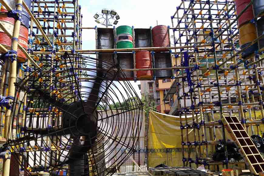 Famous Installation artist Asim Paul creates ‘natural’ barricades to keep the crowds away