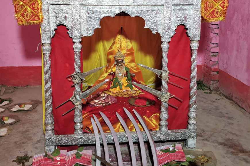 350-year-old Sonar Durga idol of Purulia that leaves a bank vault with AK-47 rifles