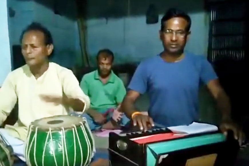 Folk singers of rural Bengal spreading COVID-19 awareness through songs