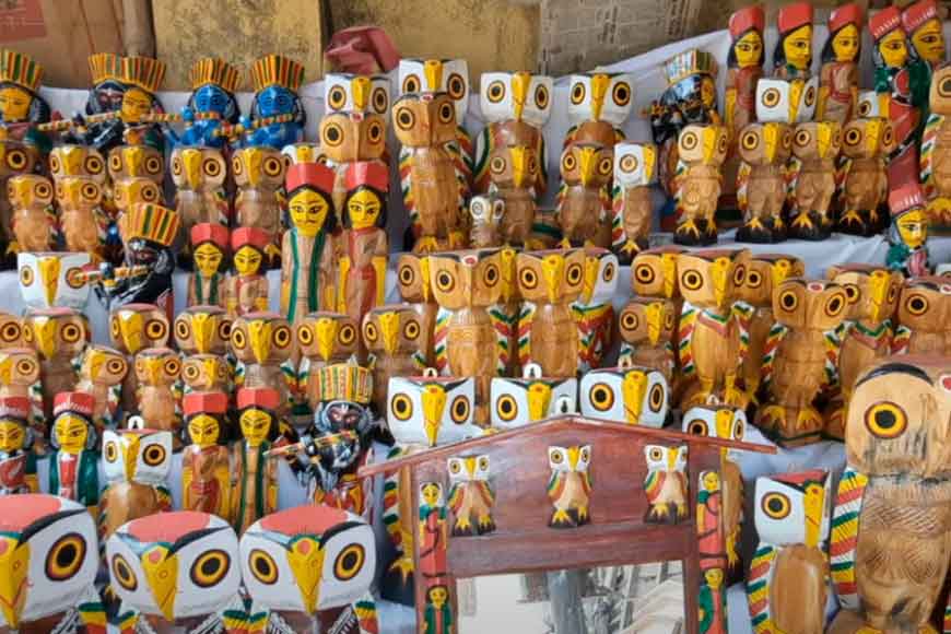 Sutradhars of Notungram narrate tales from folklore and mythology through wood-carved dolls - GetBengal story