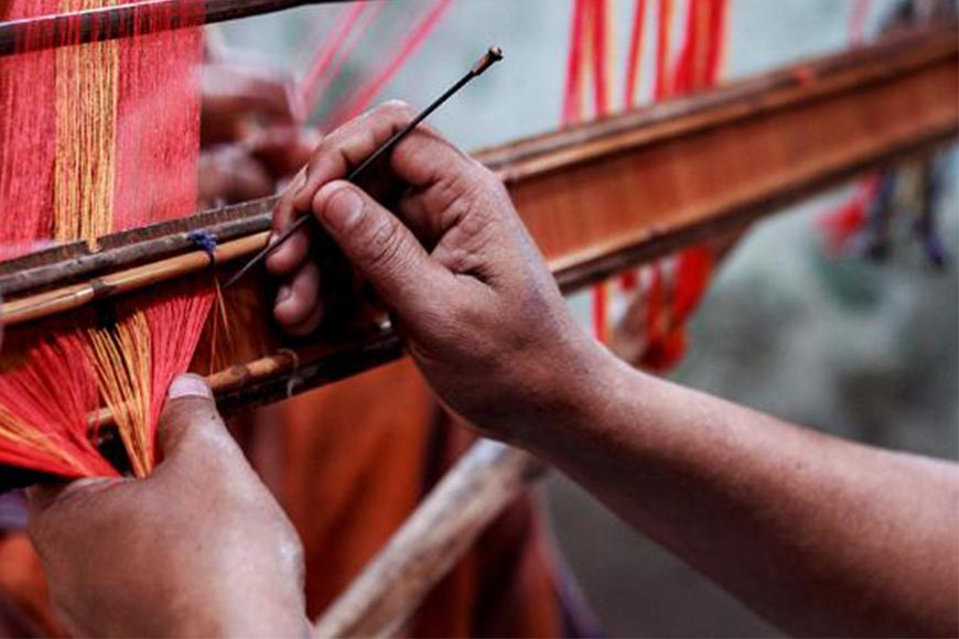 Weavers of Phulia create record by depicting entire Ramayan on one Taant Saree