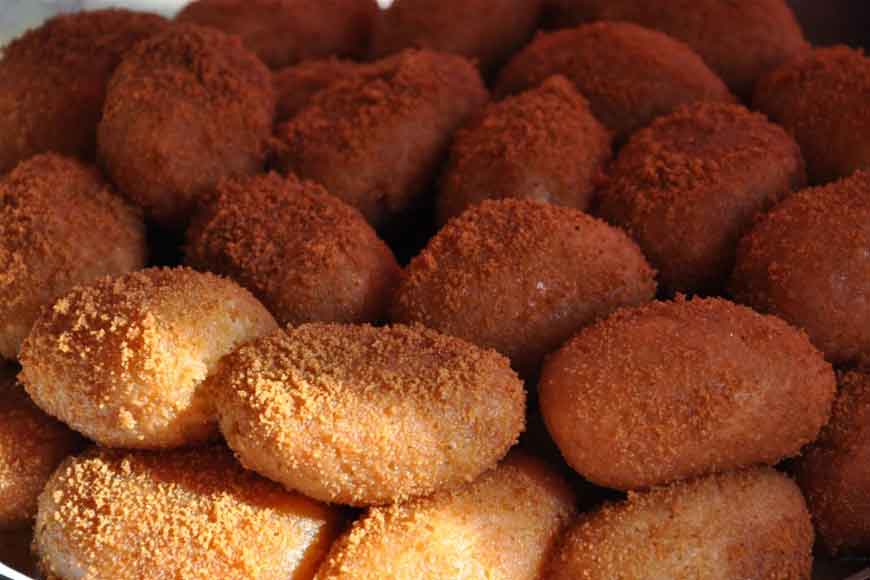 Tracing the history of Bengal’s famous sweet Chom Chom!