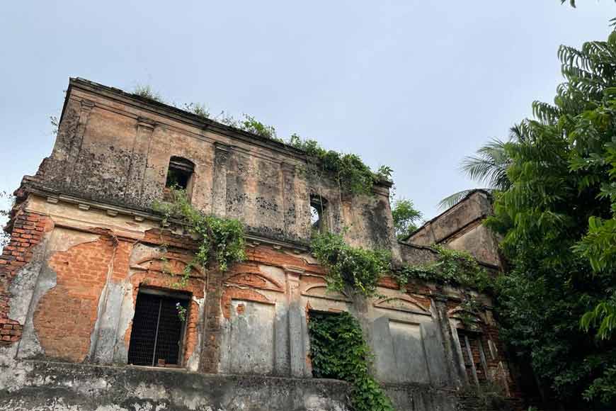 Dilapidated Raipur Rajbari of Birbhum and illustrious Sinha family