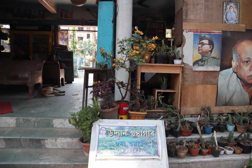 Satya Ranjan Dolui, the security guard who set up a library in a park with 12,000 books!