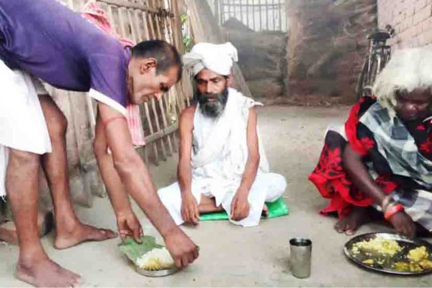 Tea stall that perennially shares food with penniless nomads: Meet the Karmakars