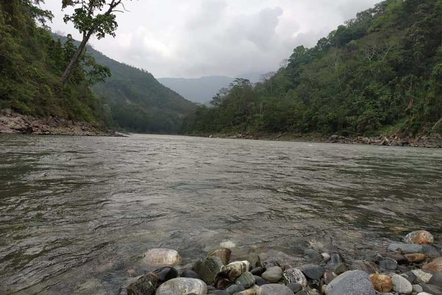 Enjoy a gurgling Mal River at Bengal’s Toonbari