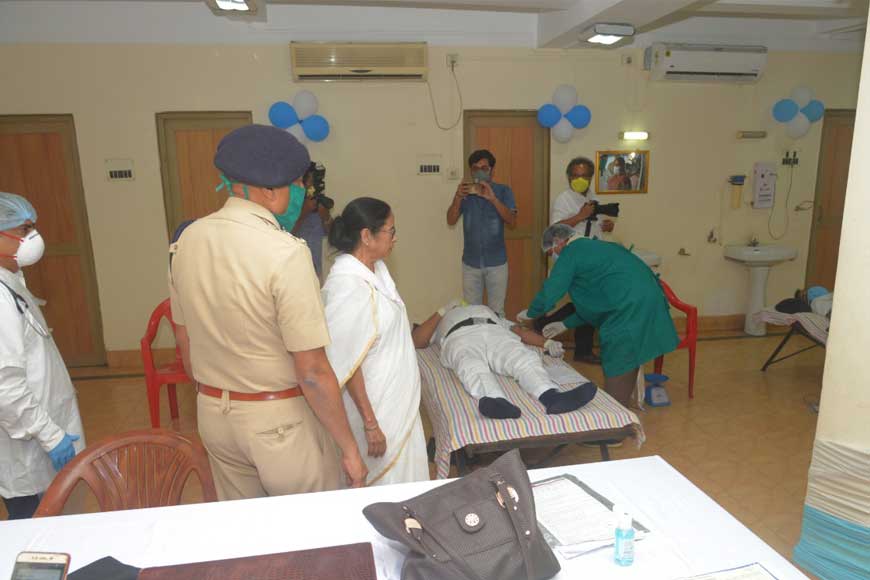 Real Heroes of Bengal – Policemen donating blood daily