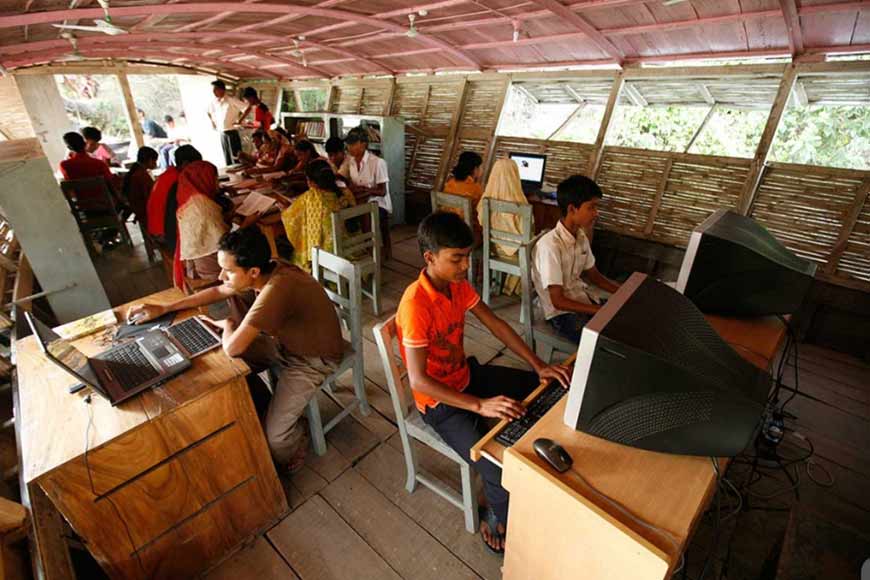 ‘Boat Schools’ can be a solution to education in flood prone areas of Bengal