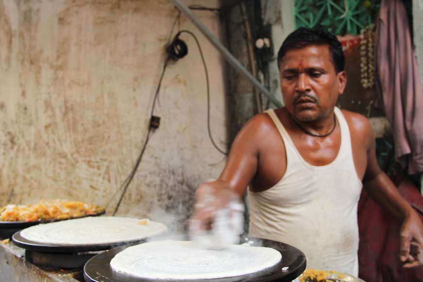 Ratan’s dosa stall in Burrabazar is a must try out