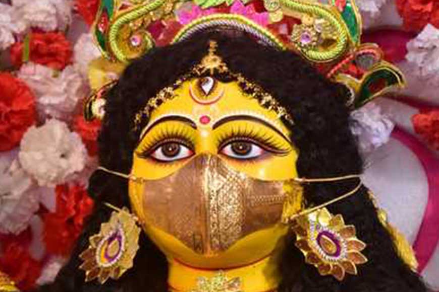 Gold Mask for Durga Idol to spread Pandemic awareness