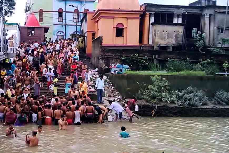 SAVING THE HOOGHLY! Volunteers from New Zealand take up mission of cleaning Kolkata’s Ghats