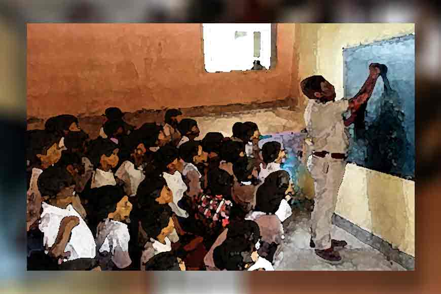 Police ‘kaku’ of Murshidabad giving free English coaching to students