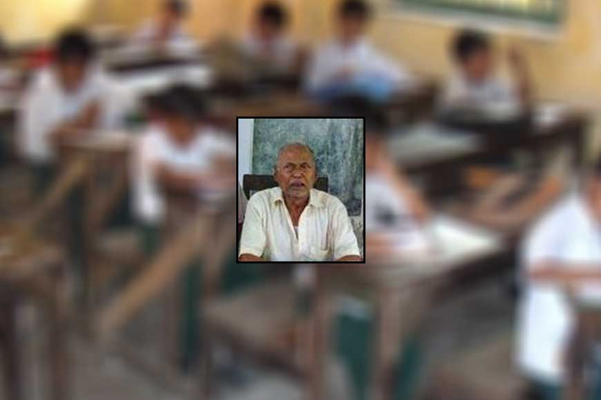 INSPIRATION! Durgapur’s retired Headmaster takes free classes even after turning blind!