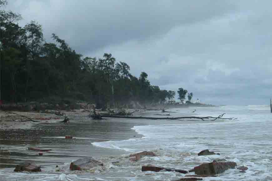 Monsoon dip at Bengal’s fishing harbour Shankarpur