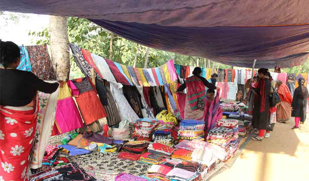 A peek through Santiniketan’s ‘Shonibarer Haat’