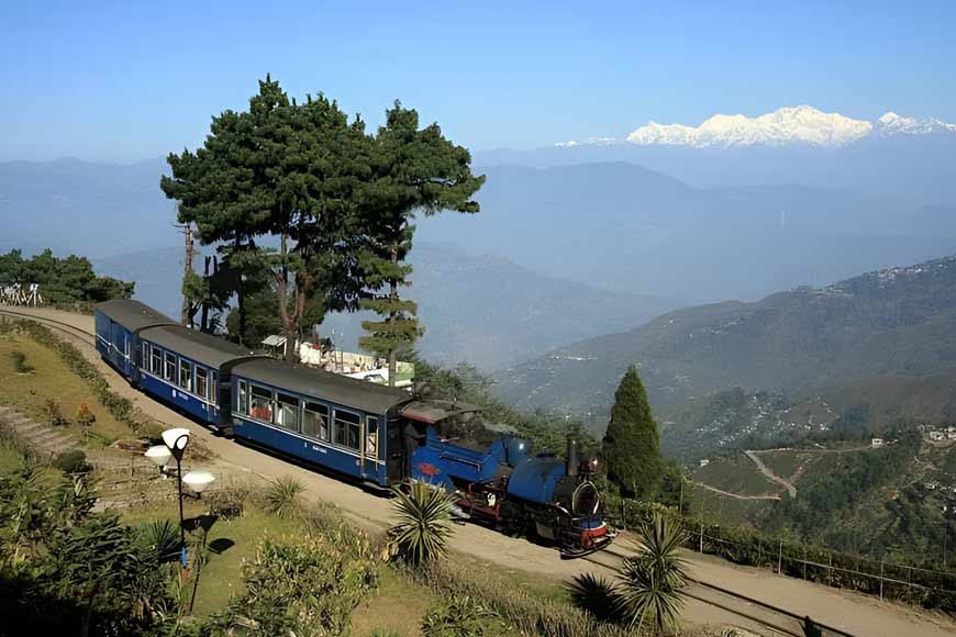 The toy train of Darjeeling: A journey of dreams and hard work - GetBengal story