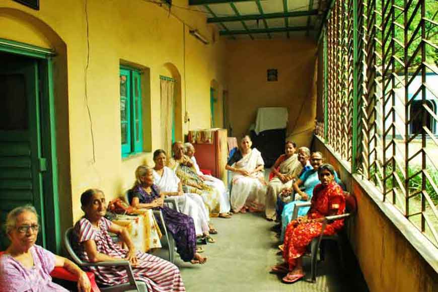 Government lends a helping hand to city elders, gives Bharosa